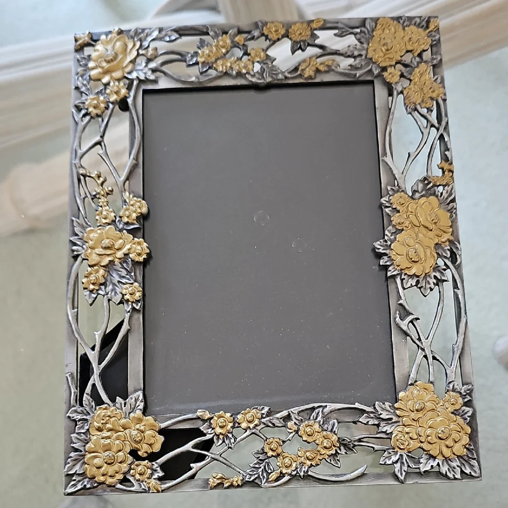 Beautiful Vintage Metal Flowers Picture Frame